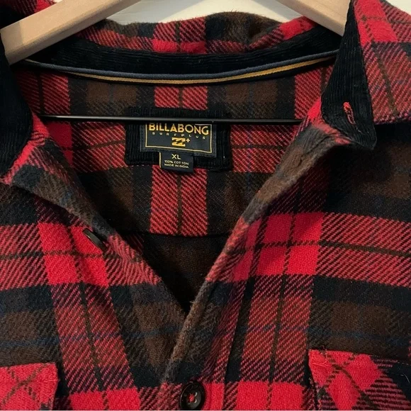 Billabong Shirt Mens XL‎ Flannel Red Plaid Buttonup Collared Chest Pockets - Picture 2 of 3